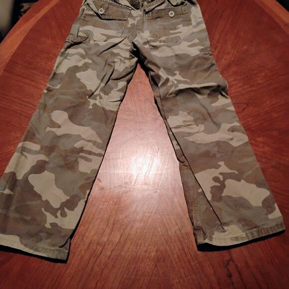Camouflage Cargo Pants- Size: 7 Kids   (1028) - Picture 1 of 3